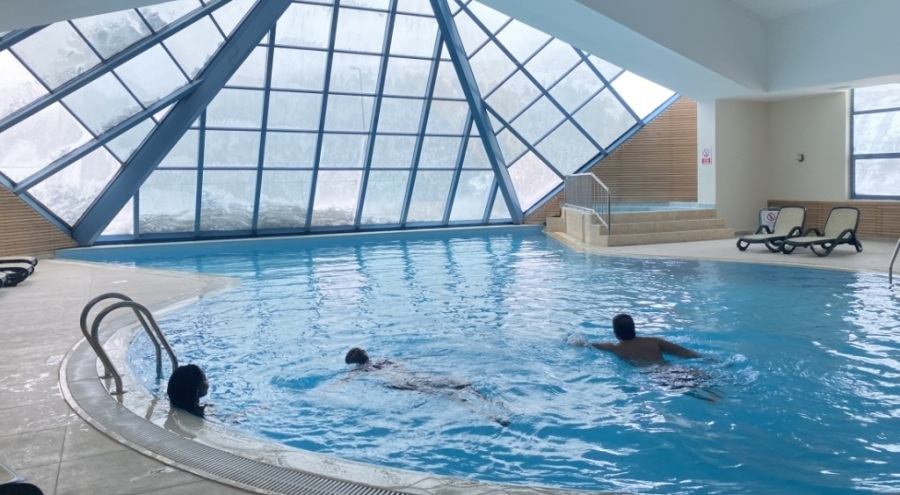 Bursa'da turistlerin 1863 metre yükseklikte spa ve havuz keyfi