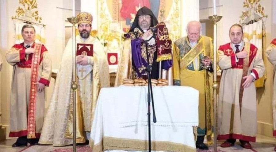 Ermeni Patrikhanesi'nde aforoz kavgası