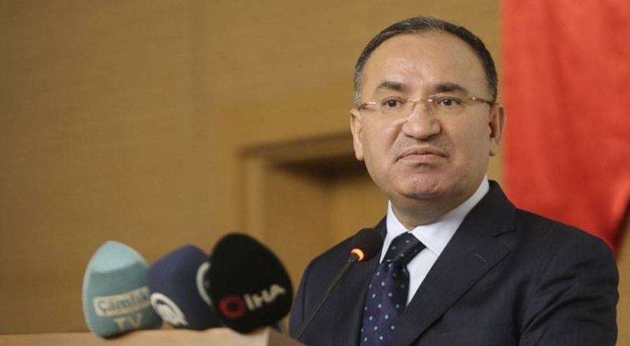 Komutanların alkışlaması kınanacak değil takdir edilecek bir davranıştır