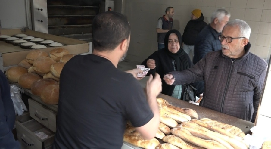 Madeni para sıkıntısı Bursa'da esnafı vurdu! 'Sabahın 7'sinde PTT'lerde sıraya giriyoruz'