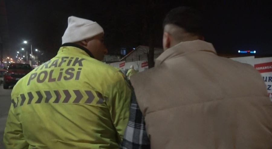 Bursa'da alkollü çıkan sürücü arkadaşına beddua etti