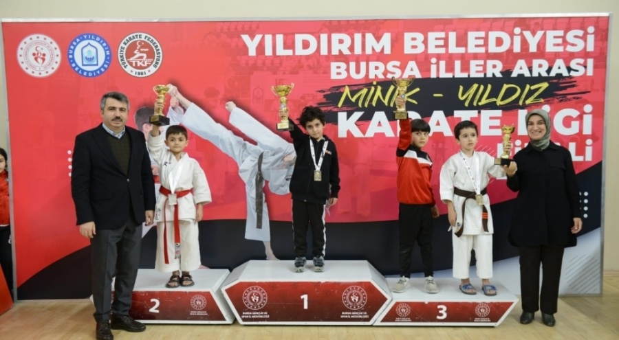 Bursa Yıldırım'da düzenlenen karate ligine 780 sporcu katıldı