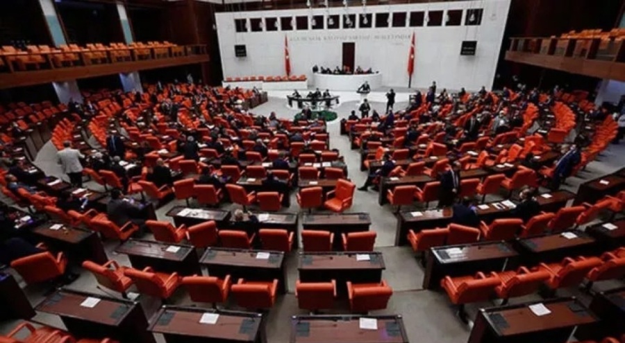 Başörtüsü düzenlemesi teklifi perşembe görüşülecek