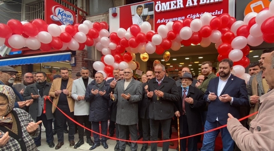 Gemlik'in en büyük çiğ köftecisi kapılarını açtı