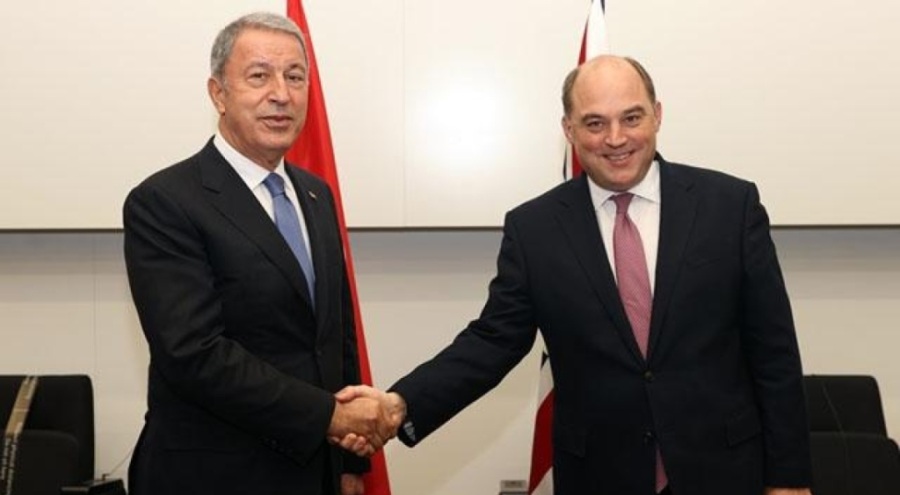Milli Savunma Bakanı Akar, İngiltere Savunma Bakanı Wallece ile görüştü