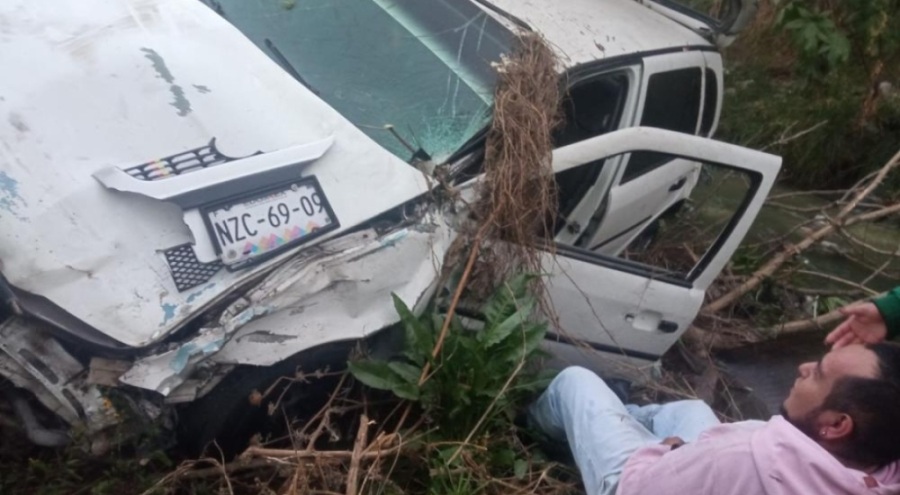 Meksika'da çarpışan 2 araç uçuruma yuvarlandı: 4 ölü