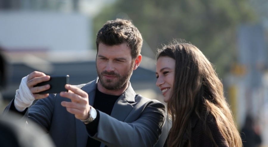 Kıvanç Tatlıtuğ ve Serenay Sarıkaya'yı buluşturan dizi: Aile