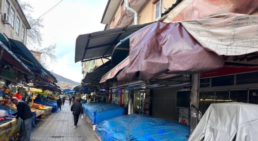 Bursa'da lodos yüzünden esnaf tezgah açamadı