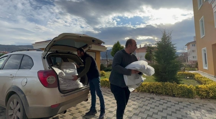 Bursa'da iş adamından huzurevine nevresim hediyesi