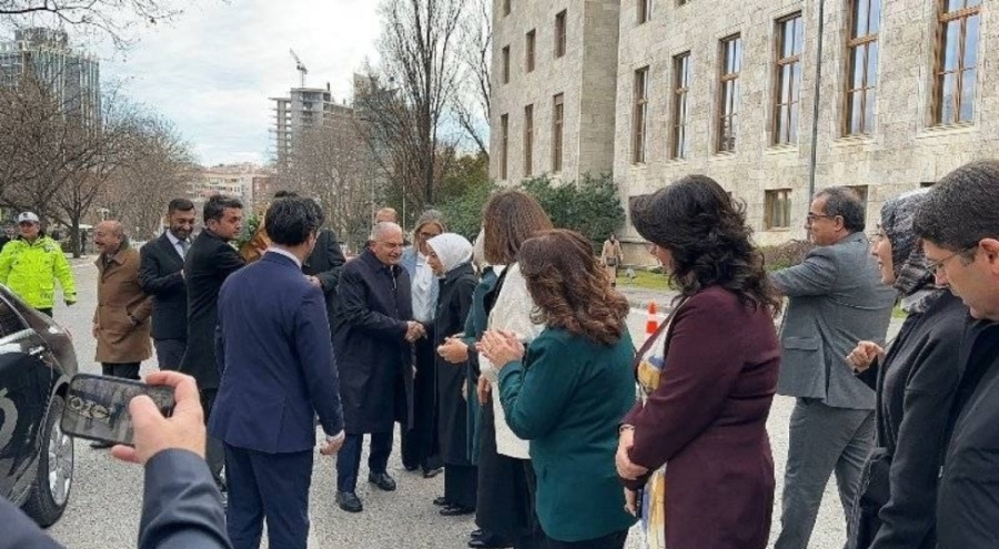 Binali Yıldırım kaza sonrası ilk kez Meclis'te