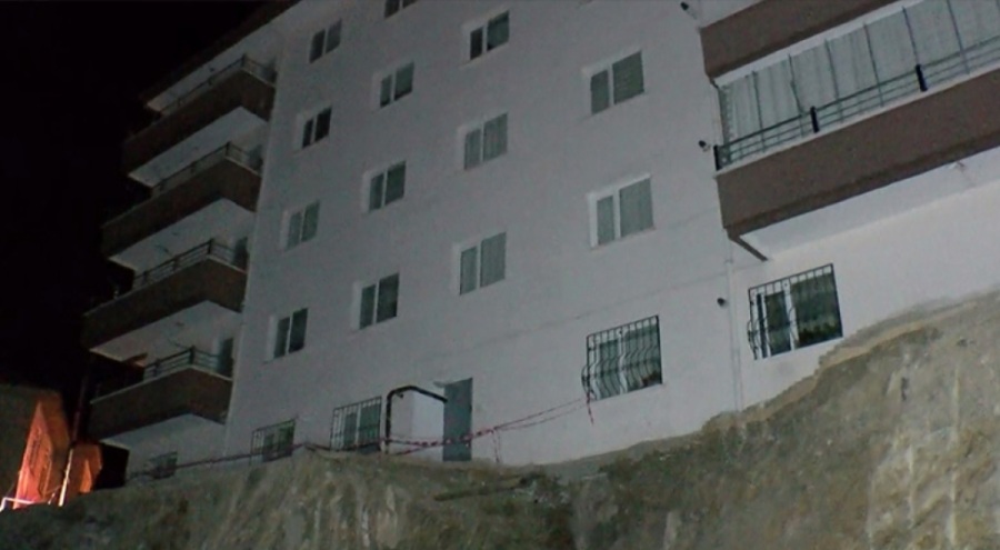 Ankara'da istinat duvarı çöktü