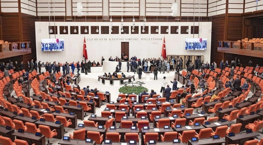 Başörtüsüne yönelik Anayasa değişikliği teklifi, Anayasa Komisyonunda