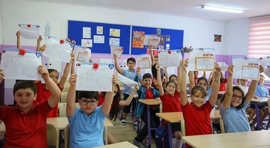 Milyonlarca öğrenci için son ders zili bugün çaldı