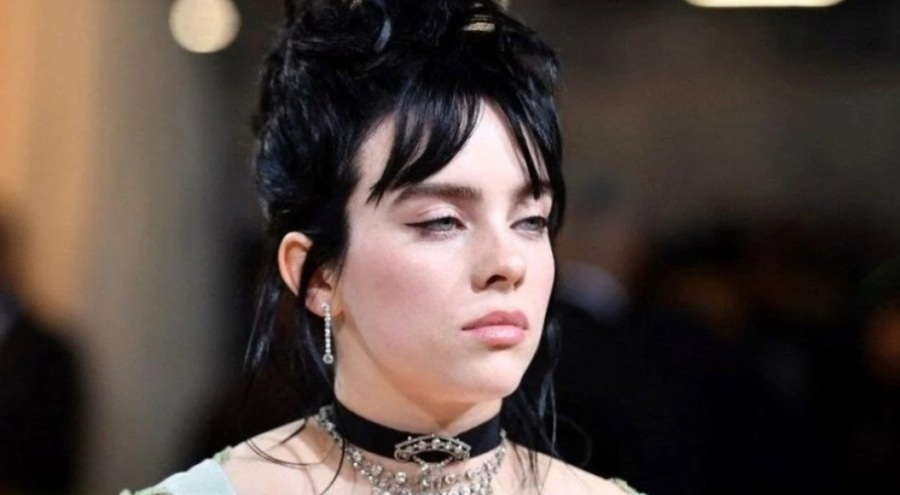 Grammy ödüllü şarkıcı Billie Eilish'in başı takıntılı hayranıyla dertte
