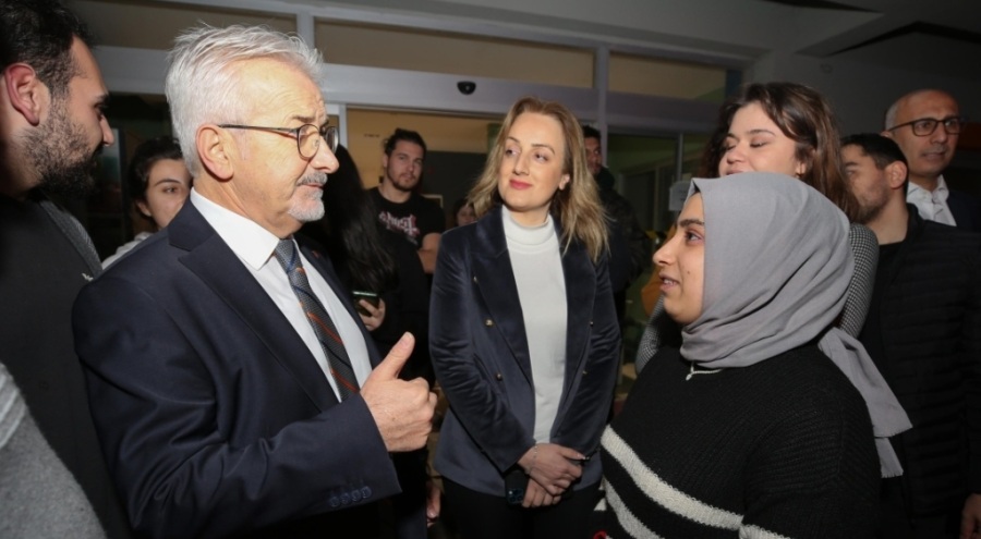 Bursa Nilüfer Belediye Başkanı Erdem'den gençlere ziyaret
