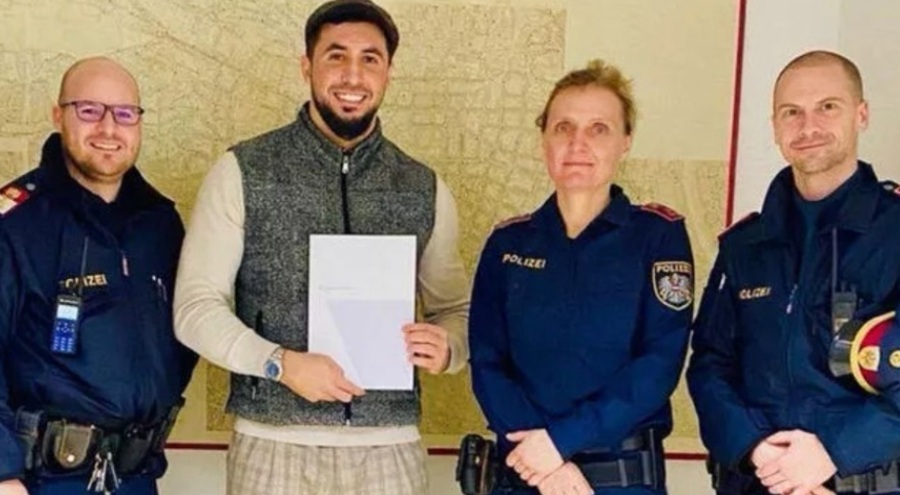 Avusturya'da iki kadın polisi saldırgandan kurtaran Türk gence ödül