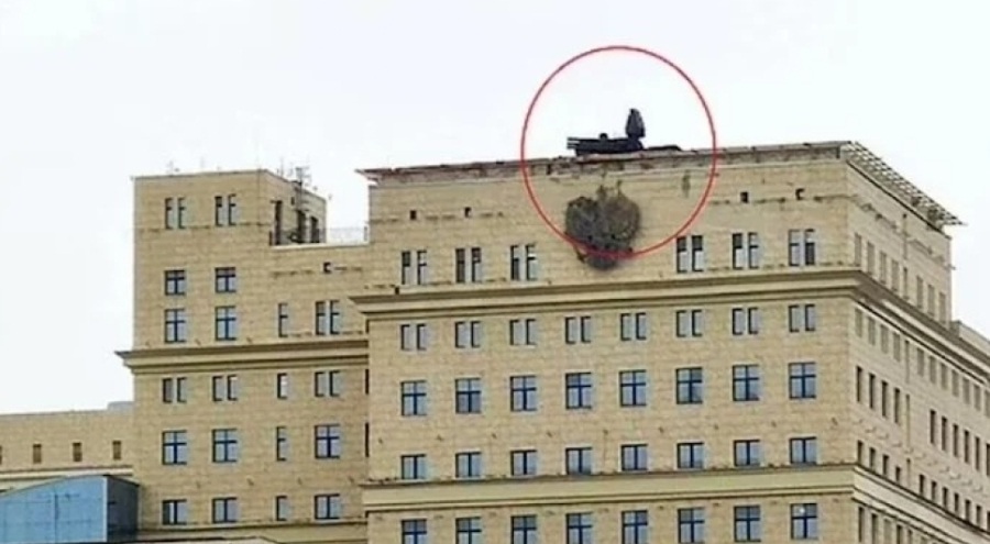 Moskova'da bazı binaların çatılarına S-400 yerleştirildi