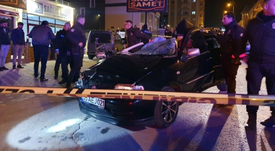 TIR'a çarptı, arkadaşının cansız bedeni ile yola devam etti