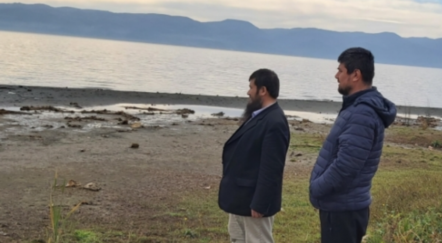 Bursa İznik Gölü'nde mahsur kalan balıkçılar teknelerini arıyor