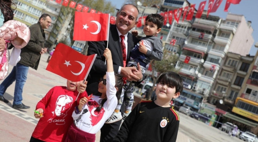 Bursa Gemlik Belediyesi'nden çocuklara karne hediyesi