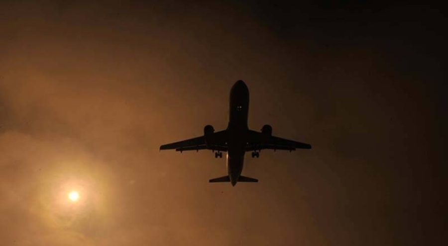 Atina'ya giden uçakta bomba paniği