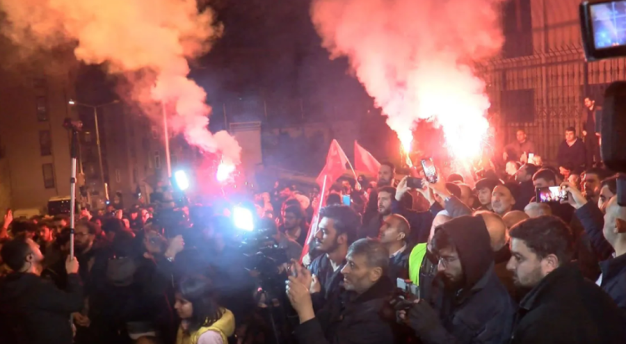 İstanbul'daki İsveç Başkonsolosluğu önünde protesto
