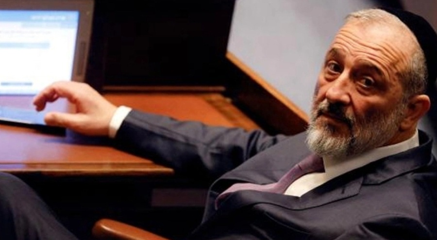 İsrail'de Ultra Ortodoks Şas Partisi lideri bakanlıklardan azledildi