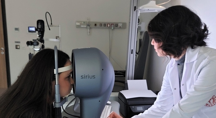 Bursa Şehir Hastanesi'nde 2,5 saat süren ameliyatla hasta yeniden görüyor