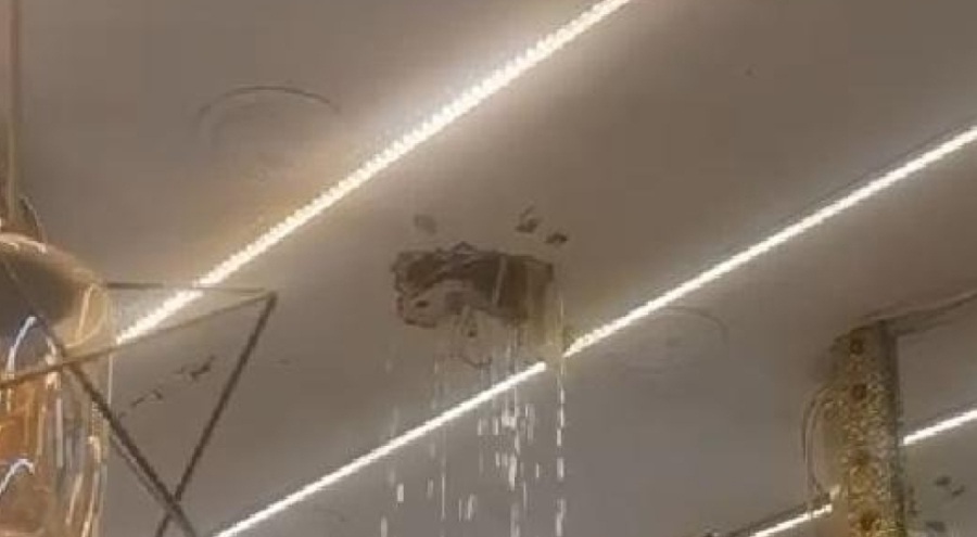 Kiracısını çıkartmak için tavanı delerek, sarımsaklı su ve yağ döktü