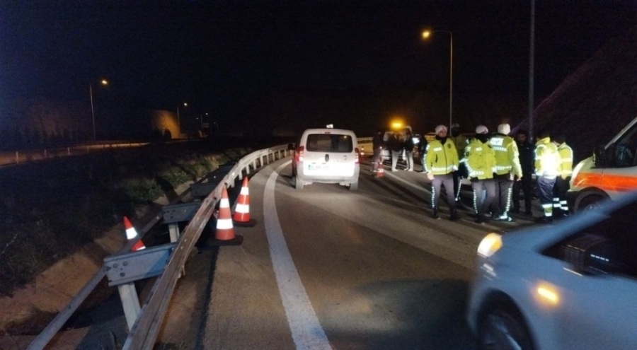 Bursa'da kontrolden çıkan motosiklet bariyerlere çarptı: 1 ölü, 1 yaralı