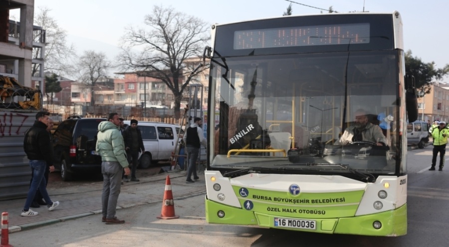 Bursa'da şoförün işitme cihazı arıza yapınca yolcu ile şoför arasında yaşanan kavga kazaya sebep oldu