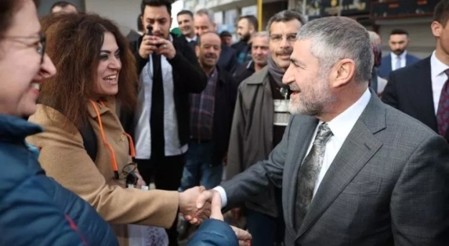 Bakan Nebati esnaf ve vatandaşlarla bir araya geldi