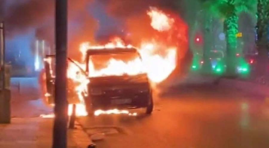 Hafif ticari araç alev alev yandı