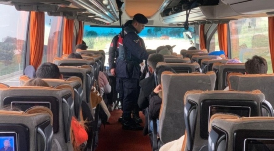 28 insan kaçakçısı gözaltına alındı