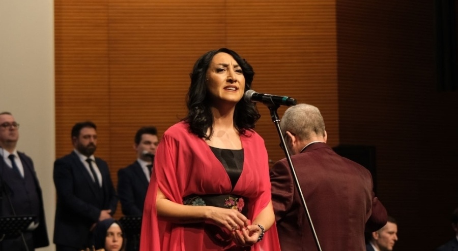 Bursa'da Hale Yamaner türkü severlerle buluştu