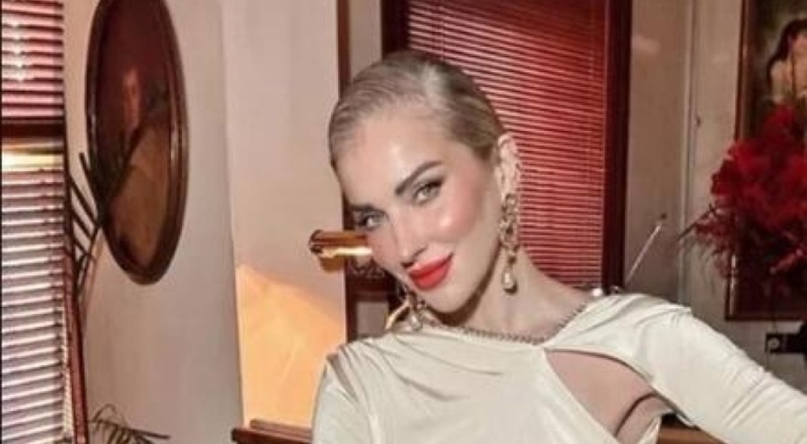 Burcu Esmersoy'dan küvet pozları