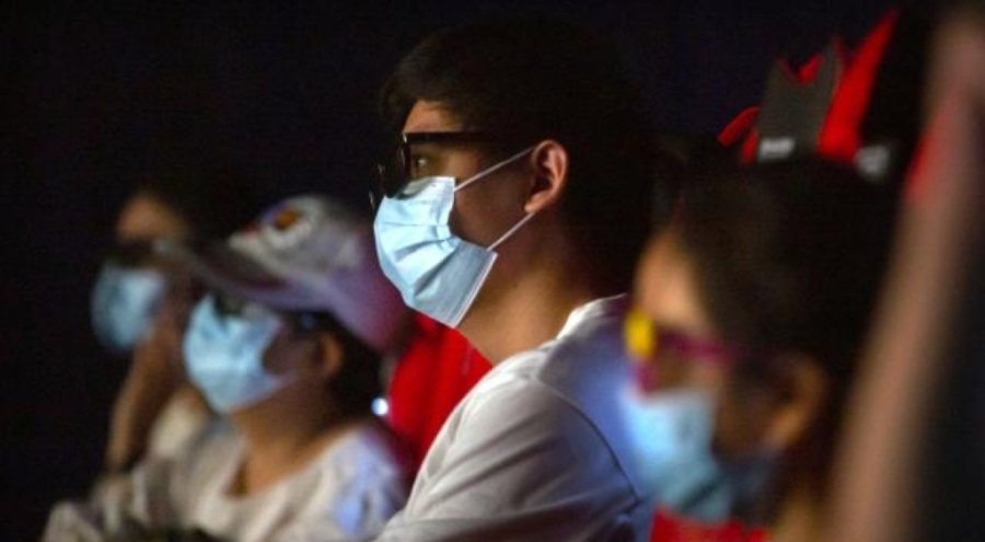 Çin'de COVID-19 tedbirleri kalktı sinema salonları doldu taştı