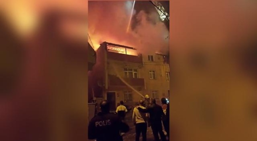 İstanbul'da yangın paniği: 3 katlı bina boşaltıldı