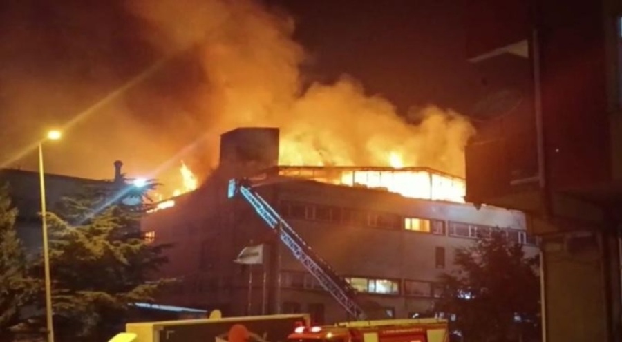 İstanbul'da cam plastik fabrikasında yangın