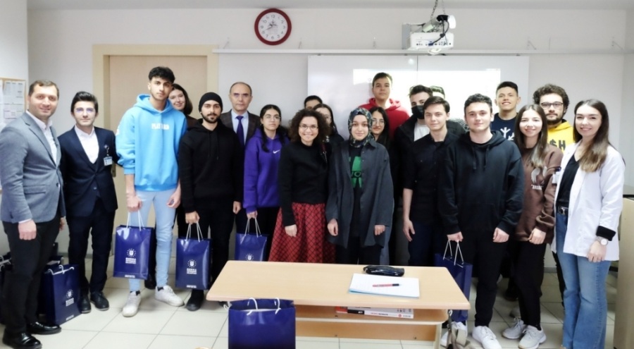 Bursa'da YKS hazırlık öğrencilerine ek kitap sürprizi