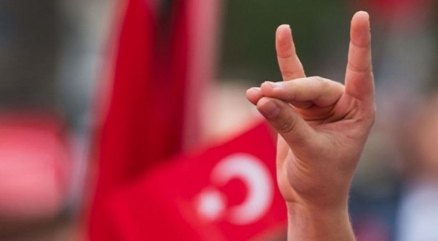 MHP'de istifa depremi