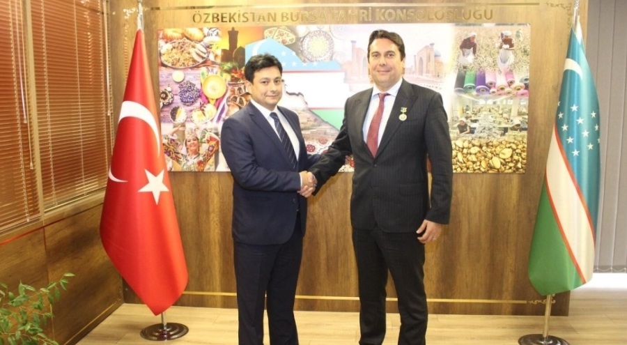 Cem Kürşad Hasanoğlu'na 'Halklar Dostluğu Nişanı' verildi