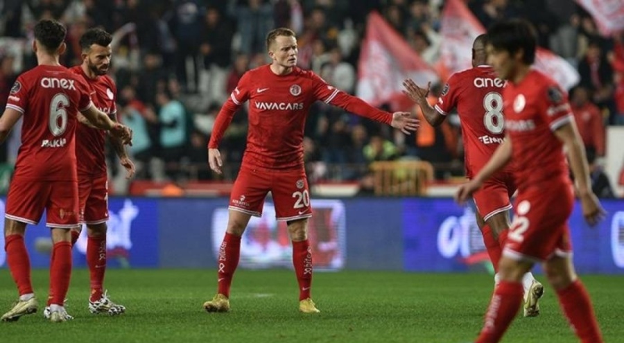 Antalyaspor Ümraniyespor'u mağlup etti