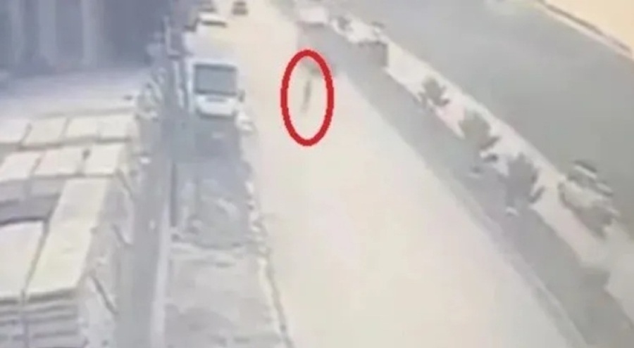 8 yaşındaki çocuk köpekten kaçarken can verdi