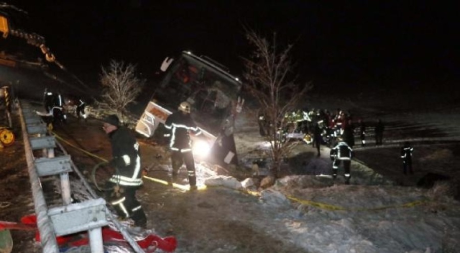 Kayseri'de yolcu otobüsü devrildi: 4 ölü, 24 yaralı