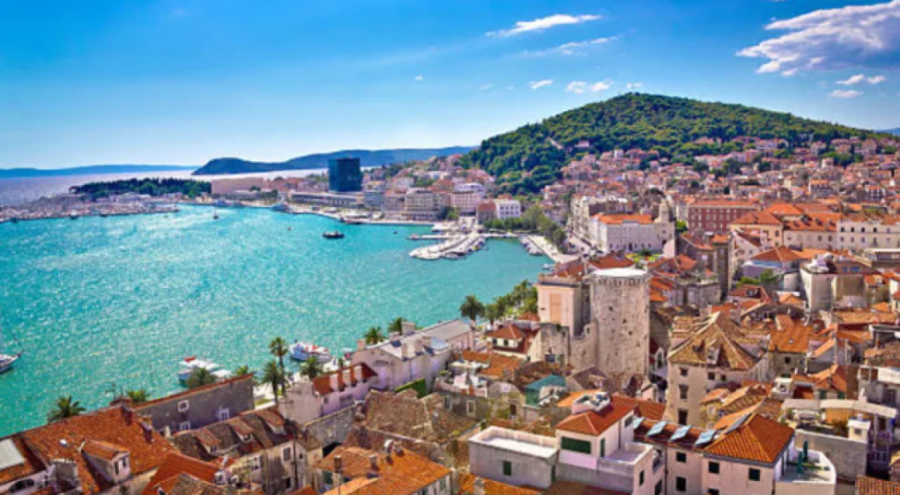 Split'te bikiniyle dolaşanlara 150 euro ceza