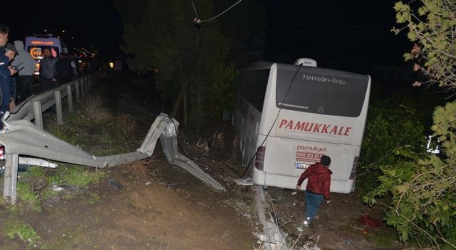 Manisa'da yolcu otobüsü ile kamyonet çarpıştı