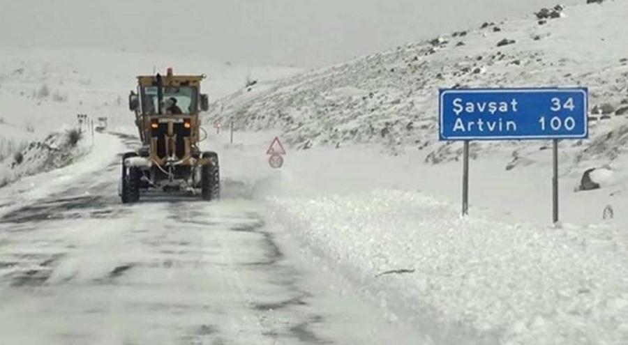 Ardahan-Şavşat kara yolu zincirsiz tır geçişlerine kapatıldı