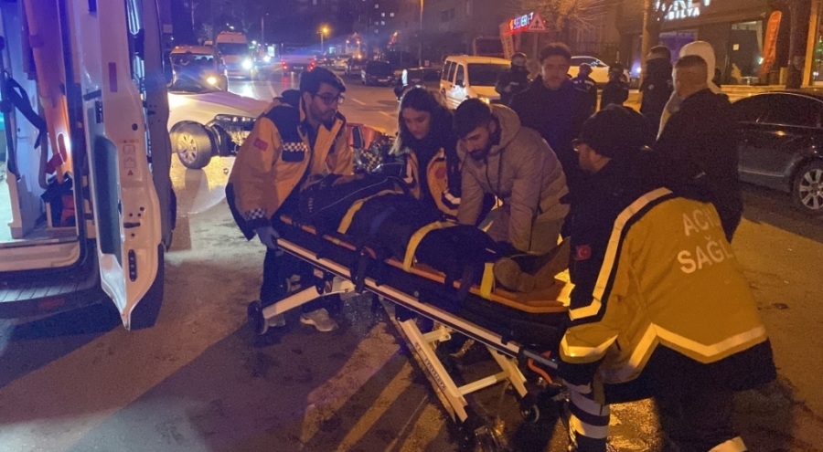 Otomobil ile motosiklet çarpıştı