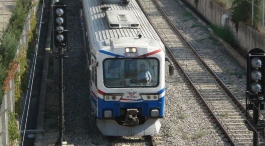 TCDD'den İzmir'de "yüksek gerilim" sebebiyle yaklaşılmaması uyarısı